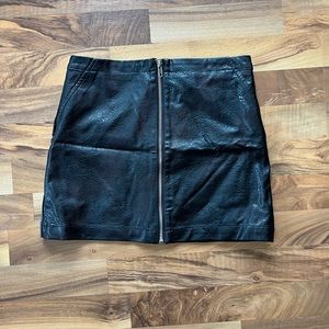Leather zipper skirt
